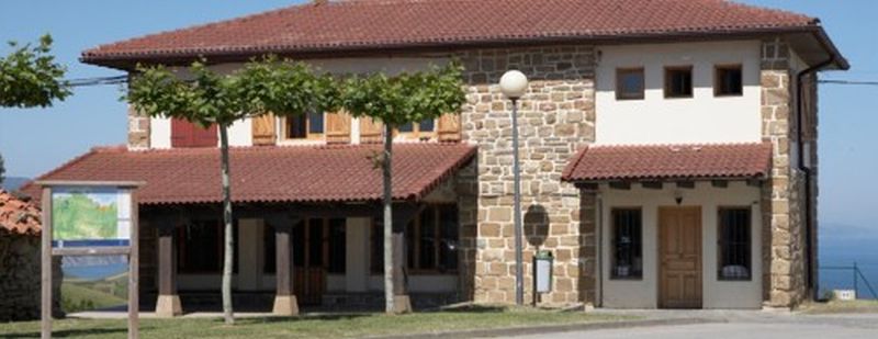 Outside view of Askizu guesthouse, Getaria